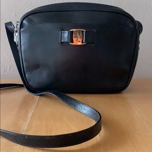 Salvatore Ferragamo Crossbody bag: 💯% authentic